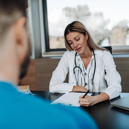 female-health-provider-physician-nurse-practitioner-with-patient-during-consultation-960px